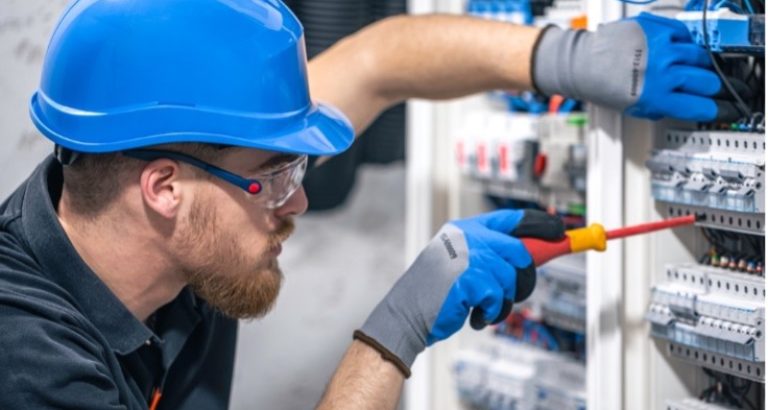benefits-of-becoming-an-electrician